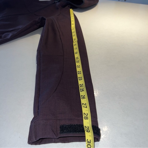 McKinley Thornhill Softshell Windbreaker women size large. - Picture 13 of 13